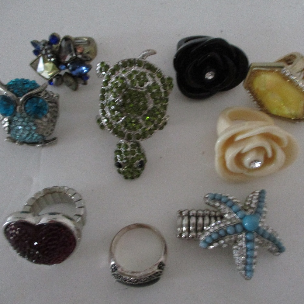 Women's Fashion Jewelry 9 Pair Fun RING Lot
